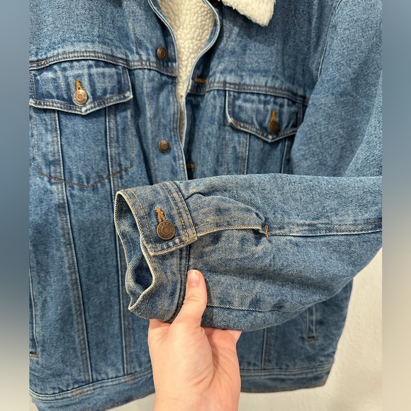 Denim and Sherpa lined trucker Jacket - Picture 7 of 8